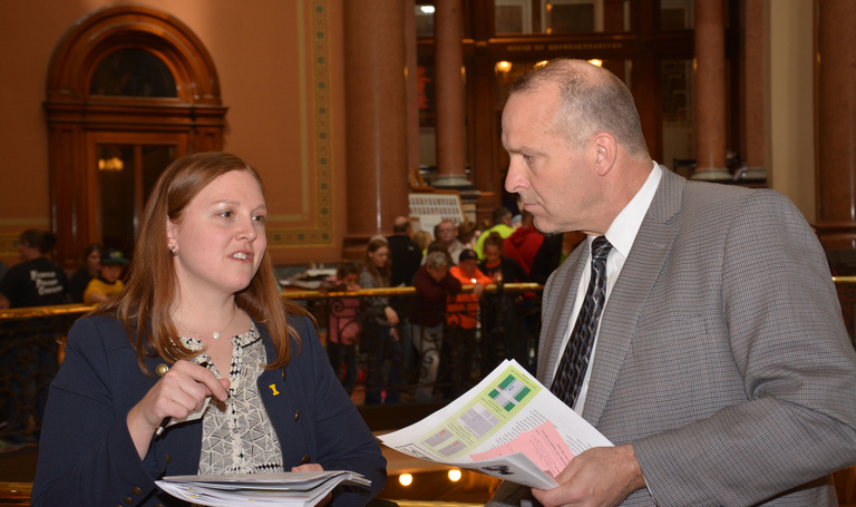 Postdoc Cara Hamann explains her research to Iowa State Senator Tim Kraayenbrink.